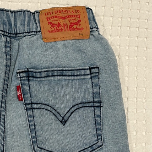 Levi’s Jean shorts - Picture 3 of 5